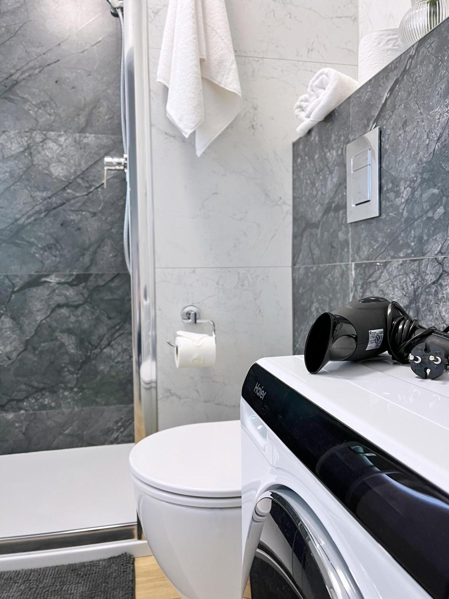 Apartament Zielone Podwale วาลบ์จิก ภายนอก รูปภาพ